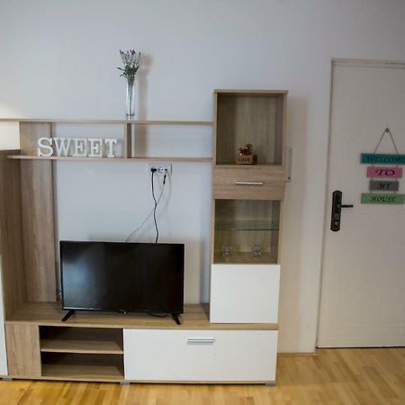 Airport Rest Apartments Белград Екстериор снимка