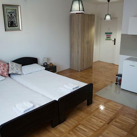 Airport Rest Apartments Белград Екстериор снимка