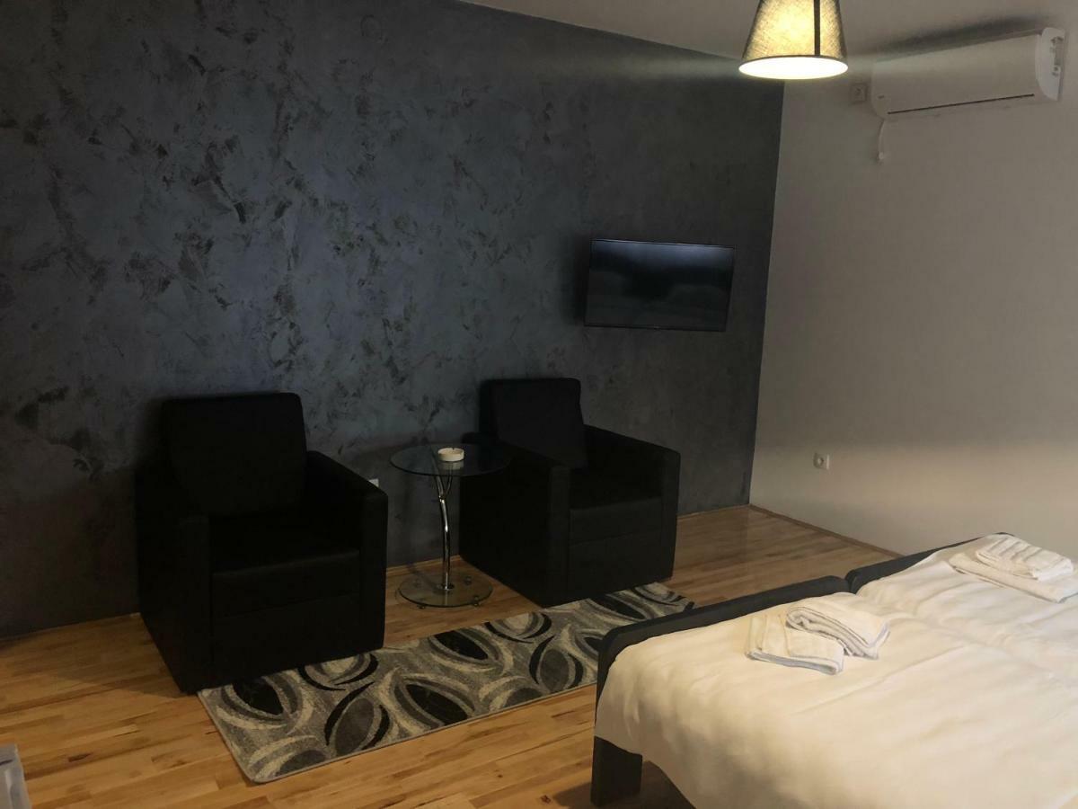 Airport Rest Apartments Белград Екстериор снимка