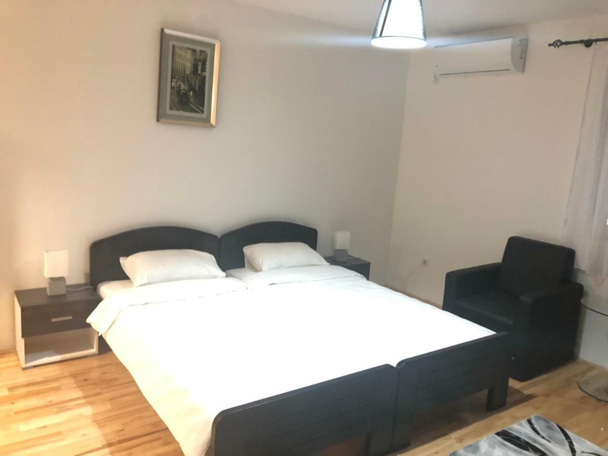 Airport Rest Apartments Белград Екстериор снимка