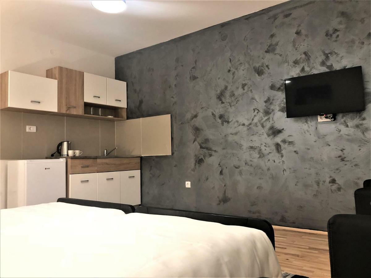 Airport Rest Apartments Белград Екстериор снимка