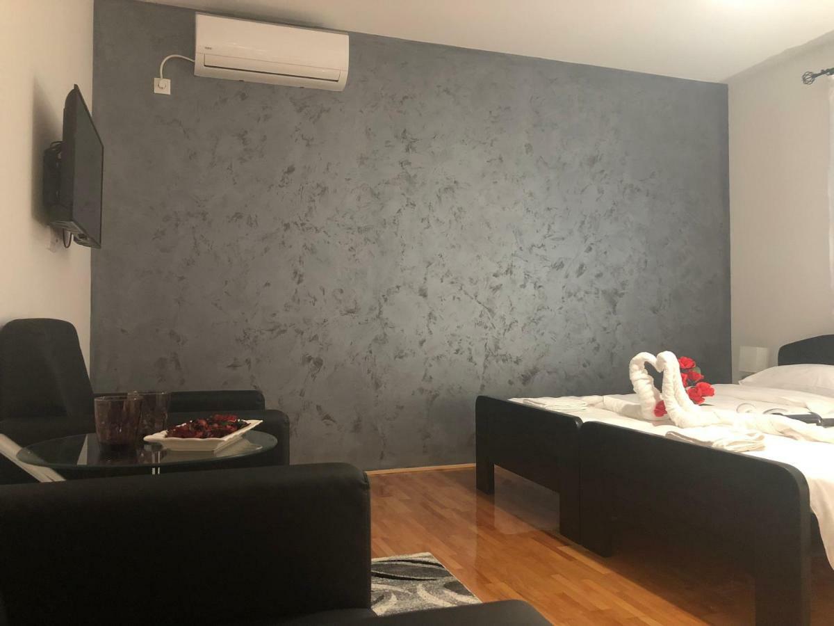 Airport Rest Apartments Белград Екстериор снимка