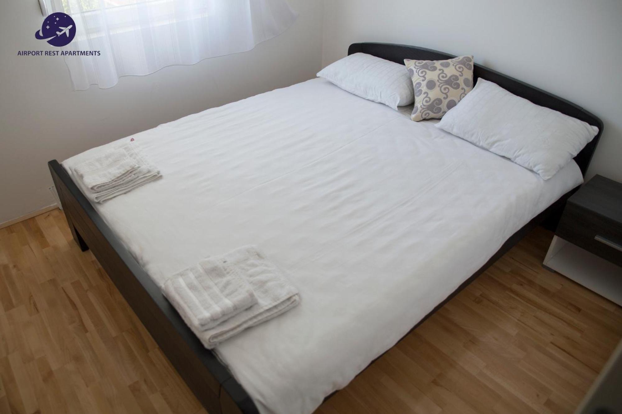 Airport Rest Apartments Белград Екстериор снимка