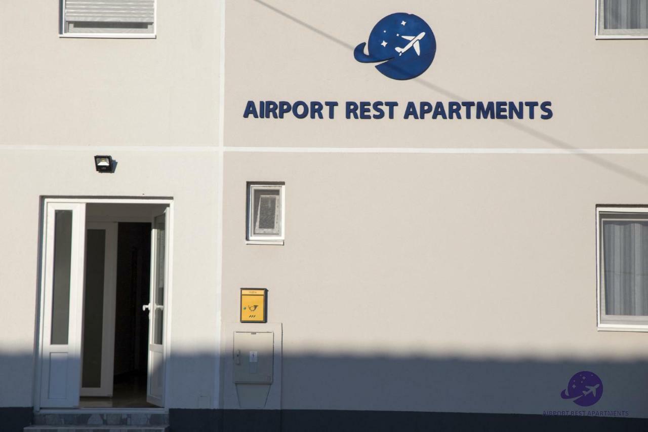 Airport Rest Apartments Белград Екстериор снимка