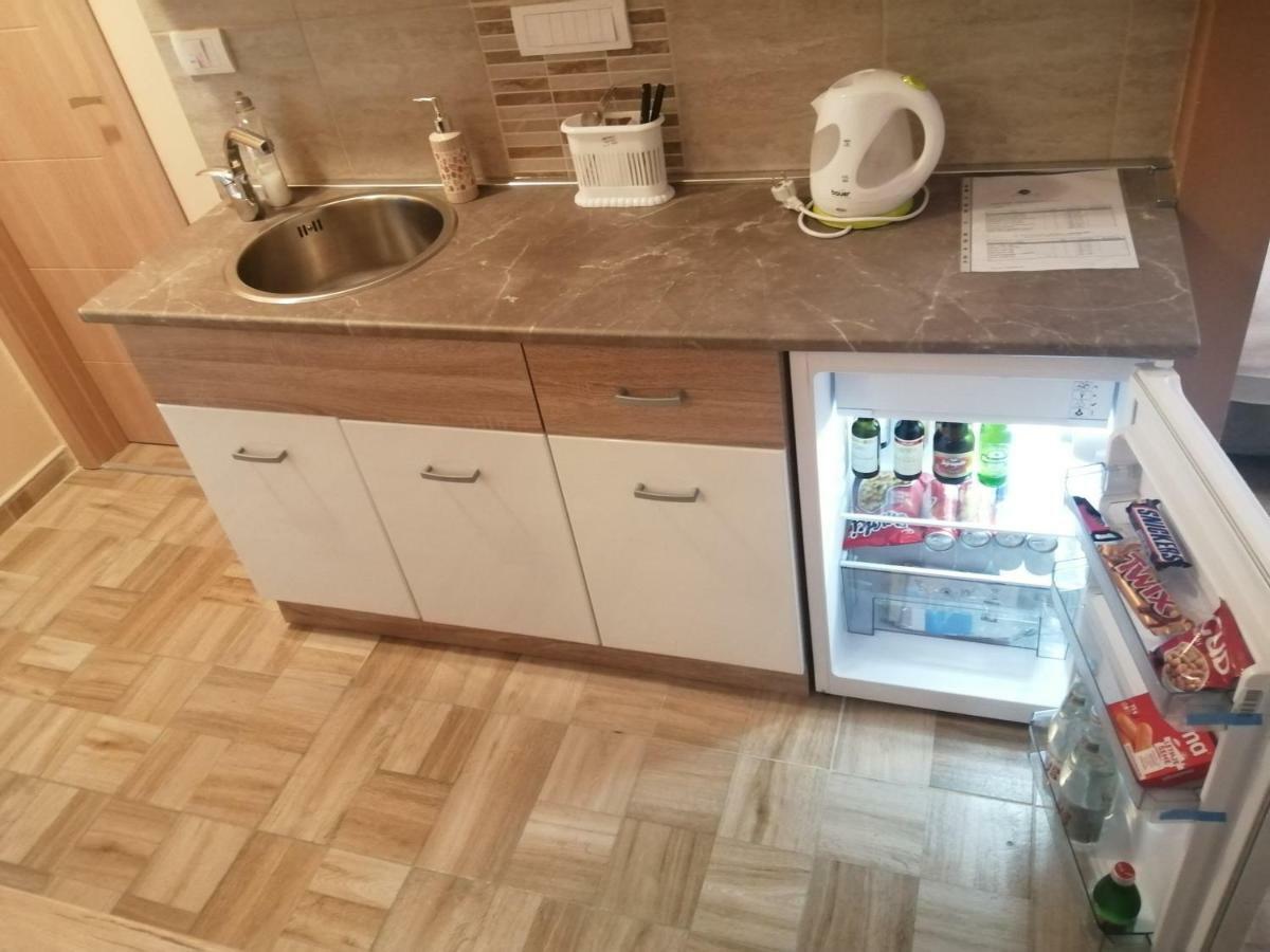 Airport Rest Apartments Белград Екстериор снимка